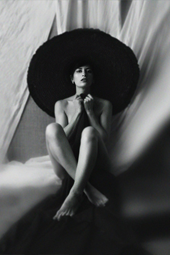 Černobílá fotografie dodá na smyslnosti, tajemnosti a přitažlivosti