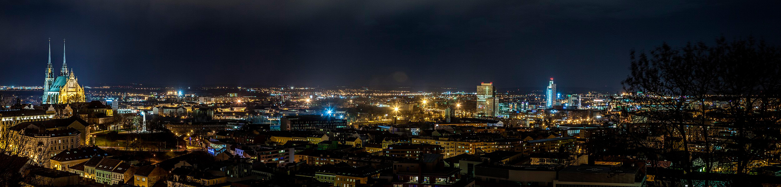 Panoramatická noční fotografie Brna, Canon EOS 5D obj.70-200mm f 2,8          